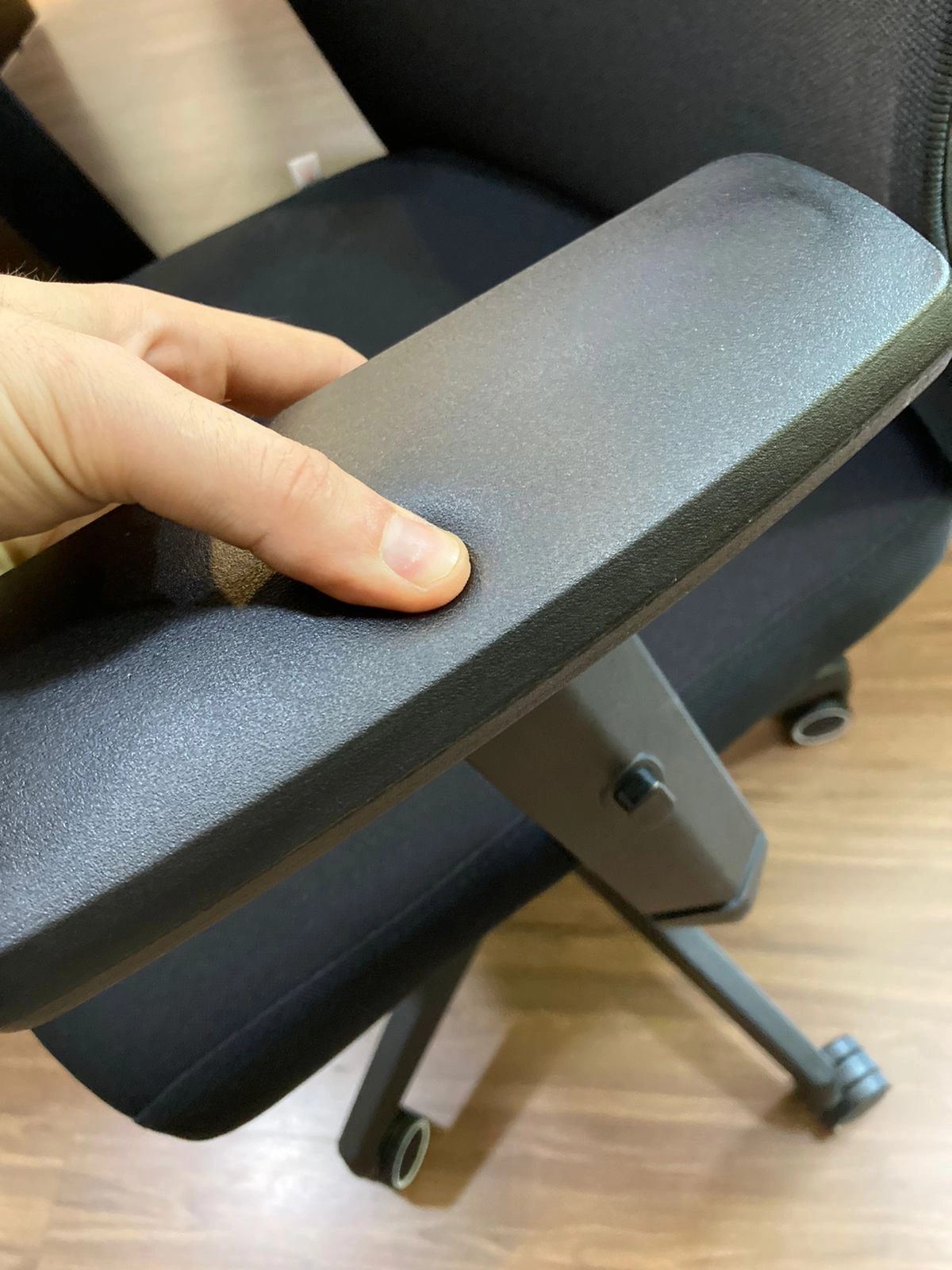 Cadeira De Escritório Ergonômica Preta com Encosto em Nylon Cor:Preto